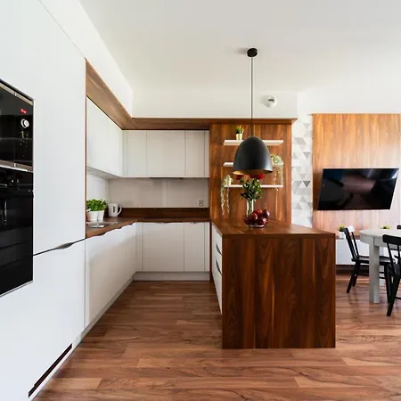 Big - Atal Towers - 3 - Private Parking Place Apartament